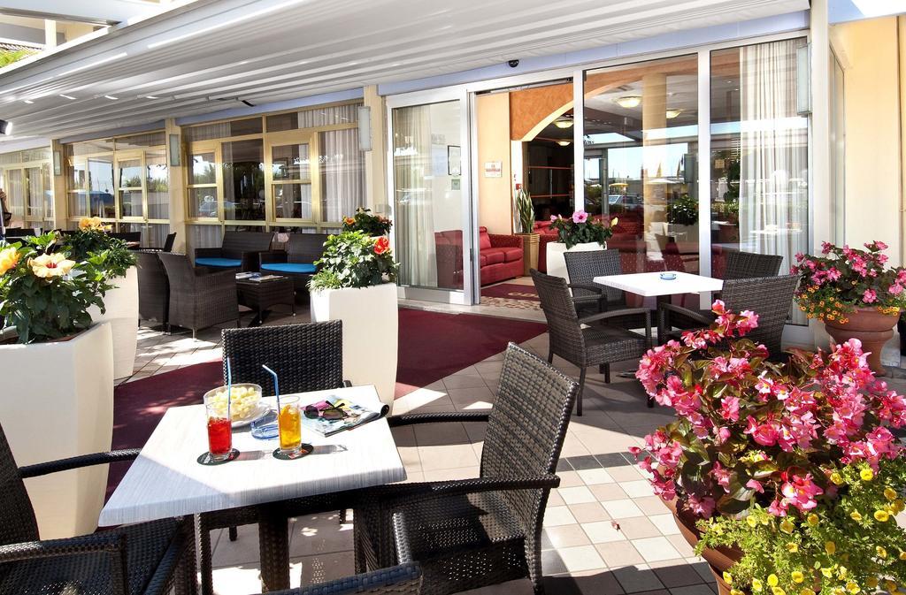 קרביה Hotel Odeon מראה חיצוני תמונה